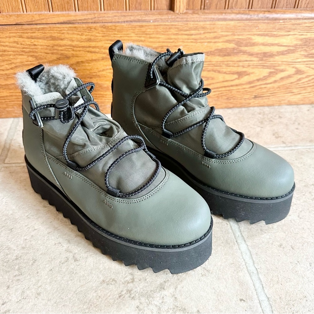 NWOB Ugg Classic Rising Platform Toggle Boot Sage Green Army Green Size 7